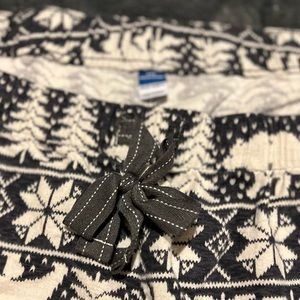 Old Navy Black and White Snowflake Pajama Pants